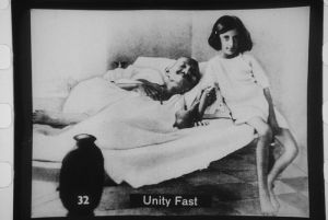 800px-Gandhi_fasting_with_Indira